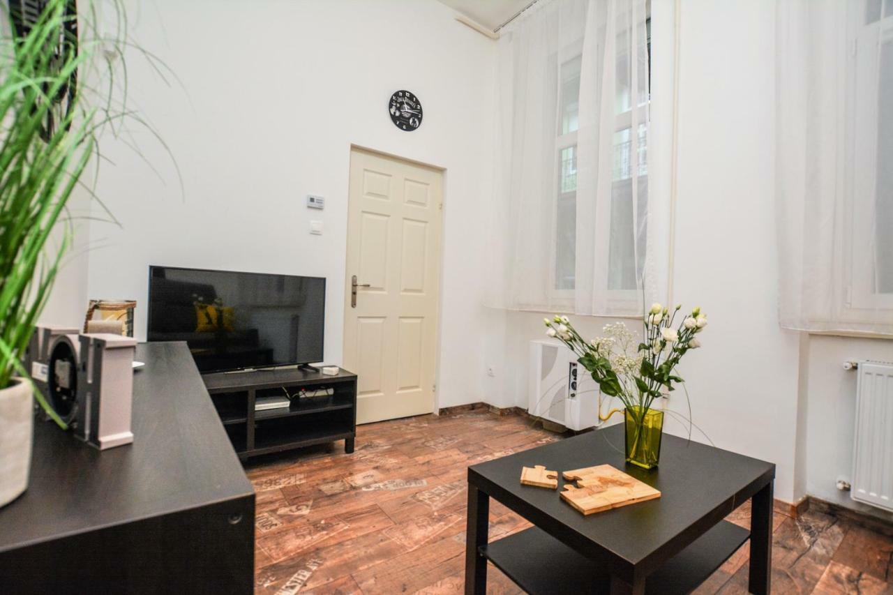 Timeless Apartment With Free Private Parking บูดาเปสต์ ภายนอก รูปภาพ